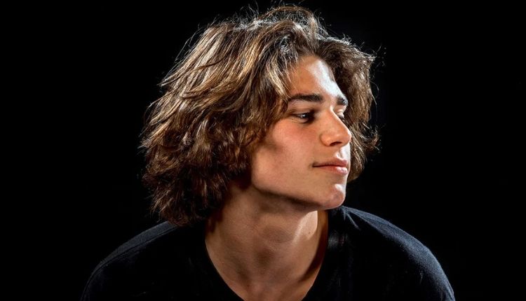 Mid Taper Middle Part Hairstyles Trend and Styling Tips